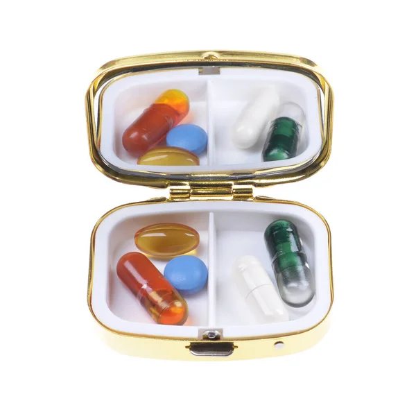 Zole Edilmiş Beyaz Arka Planda Çeşitli Tabletler Vitaminler Içeren Ilaç — Stok fotoğraf
