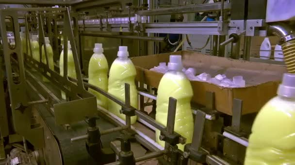 Detergente Liquido Sulla Linea Produzione Fabbrica Produzione Prodotti Chimici Uso — Video Stock