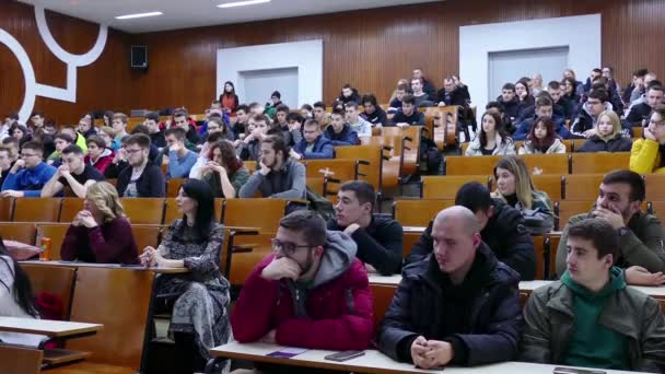 Zrenjanin Serbia 2023 Ruang Kuliah Universitas Sekelompok Siswa Yang Mendengarkan — Stok Video