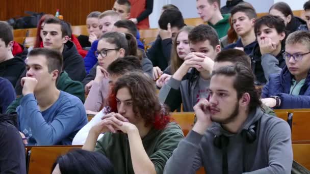 Zrenjanin Srbsko 2023 Přednáškovém Sále Univerzity Skupina Studentů Kteří Pozorně — Stock video