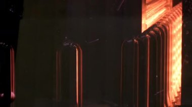 Sıvı Deterjan Ambalajının İlk Üretim Aşaması; Kimya endüstrisinde ampule kontrolü ve üretimi için modern makine