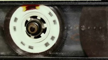 Retro Ses Kasedi Oynatıcı; Teypteki ses kaydı oynatıcıda ve döndürür