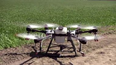 Modern Tarım 'da Dronların Kullanımı; İHA kullanarak yabani otlara karşı mahsul serpiştirme