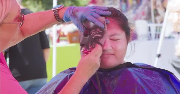 Braselton Usa October 2022 Teenage Girl Gets Her Face Painted — Stockvideo