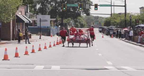 Lawrenceville Usa April 2023 Team Pushes Bed City Street Part — Stock Video