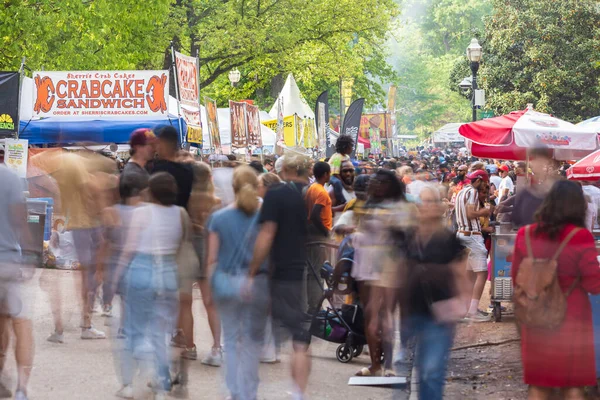 Atlanta Usa Abril 2023 Motion Blur People Move Vendor Tends — Fotografia de Stock