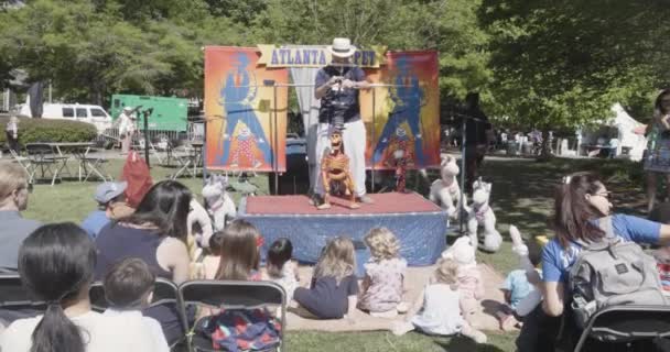 Atlanta Usa Kwietnia 2023 Marionetka Wystawia Przedstawienie Kukiełkowe Zabawną Szkieletową — Wideo stockowe