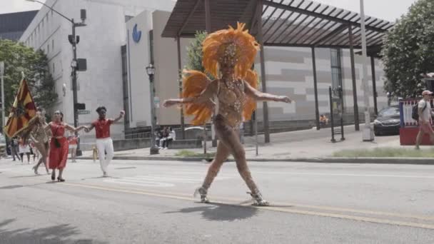 Atlanta Usa Junho 2023 Uma Dançarina Escassamente Vestida Representando Estados — Vídeo de Stock