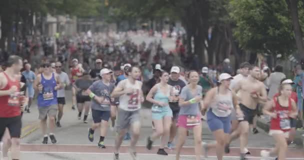 Atlanta Usa Juli 2023 Tausende Von Läufern Füllen Die Peachtree — Stockvideo