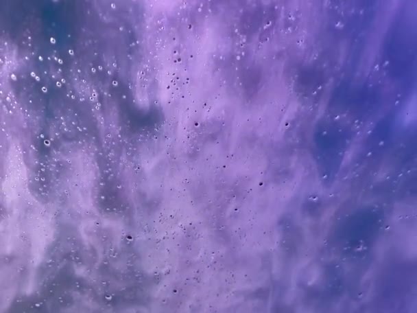 Синьо Фіолетове Мило Раптом Змиває Вітрове Скло Всередині Автомийки Створюючи — стокове відео