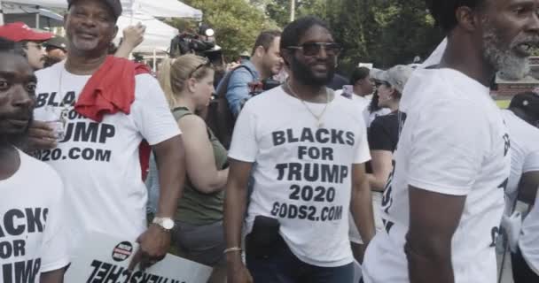Atlanta Usa Αυγούστου 2023 Μια Ομάδα Αφροαμερικανών Φοράει Μπλουζάκια Που — Αρχείο Βίντεο