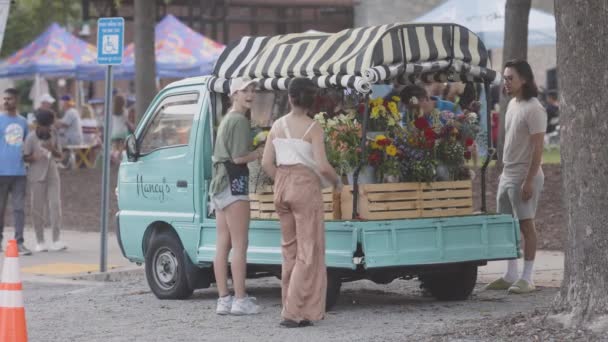 Suwanee Usa Augusti 2023 Patrons Shop Unik Blomsterlastbil Parkerad Lokal — Stockvideo