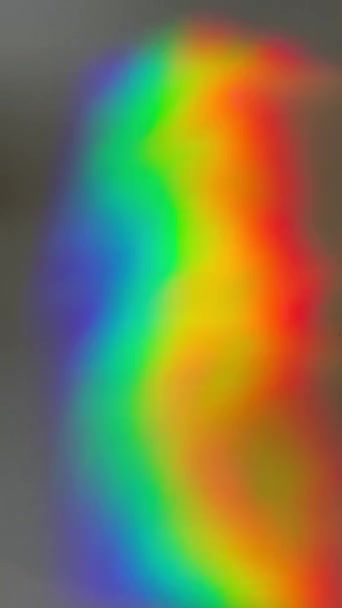 彩虹棱镜 通过水反射 产生一个充满活力的 有机的波浪形图像 可以作为一个图形设计元素 — 图库视频影像