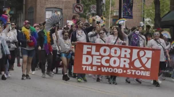Atlanta Usa October 2023 Floor Decor Employees Walk Annual Pride — วีดีโอสต็อก