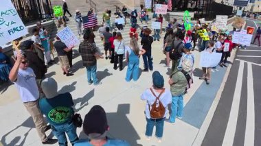 Atlanta, GA / ABD 14 Mart 2025: 14 Mart 2025 'te Gürcistan Eyaleti Kongre Binası' ndaki gaziler mitinginde kalabalık toplandı.. 
