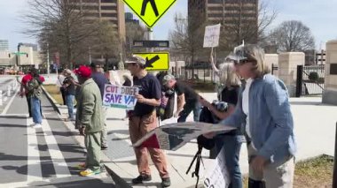 Atlanta, GA / ABD 14 Mart 2025: İzleme görüntülerine göre, 14 Mart 2025 'te Atlanta, GA' da düzenlenen mitingde 
