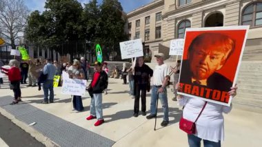 Atlanta, GA / ABD 14 Mart 2025: 14 Mart 2025 'te Atlanta, GA' da düzenlenen Gürcistan eyaleti kongre binasında gaziler mitinginde grup toplanıyor.. 