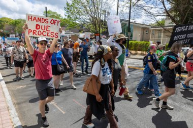 Atlanta, GA / ABD - 5 Nisan 2025: Binlerce insan, 5 Nisan 2025 'te Atlanta, GA' da düzenlenen 