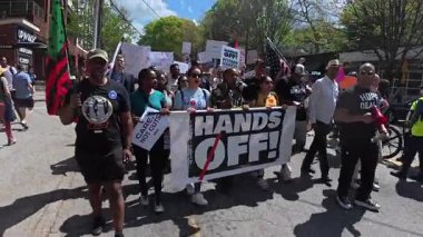 Atlanta, GA / ABD 5 Nisan 2025: İzleme çekimleri, 5 Nisan 2025 'te Atlanta, GA' da büyük çaplı protesto yürüyüşü başlatmak için 