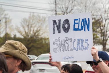 Duluth, GA / USA - 29 Mart 2025: Adam 29 Mart 2025 'te Duluth, GA' da düzenlenen bir 