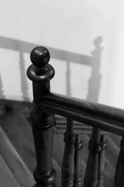 Fából Készült Lépcső Korláttal Retro Stílusban Fekete Fehér Fénykép — Stock Fotó