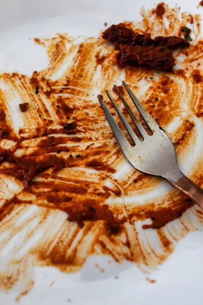 Βρώμικο Πιάτο Κόκκινη Σάλτσα Κλείσε — Φωτογραφία Αρχείου