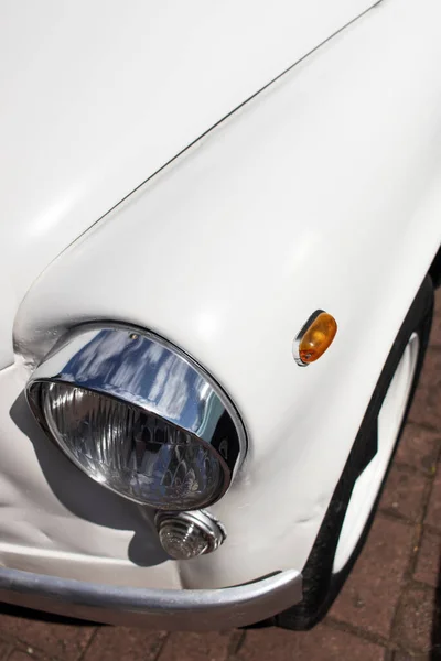 Chromscheinwerfer Einem Weißen Retro Auto Nahaufnahme — Stockfoto