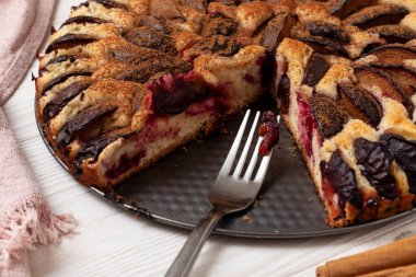 Erik turtası masada, yakın plan..