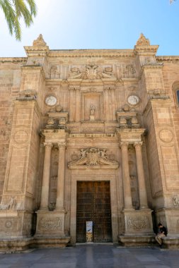 ALMERIA, İspanya - 19 Mart 2023: Almeria Katedrali 19 Mart 2023