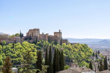 Granada, İspanya - 5 Nisan 2023: Antik Arap Alhambra, Granada, İspanya 5 Nisan 2023