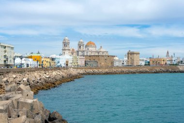 CADIZ, İspanya - 30 Nisan 2023: Cadiz Katedrali 30 Nisan 2023