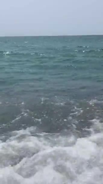 西班牙科斯塔德尔索尔海滩上的波浪 — 图库视频影像