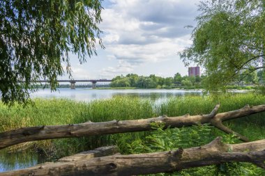 Dnipro nehrinin panoramik manzarası, Kyiv, Ukrayna
