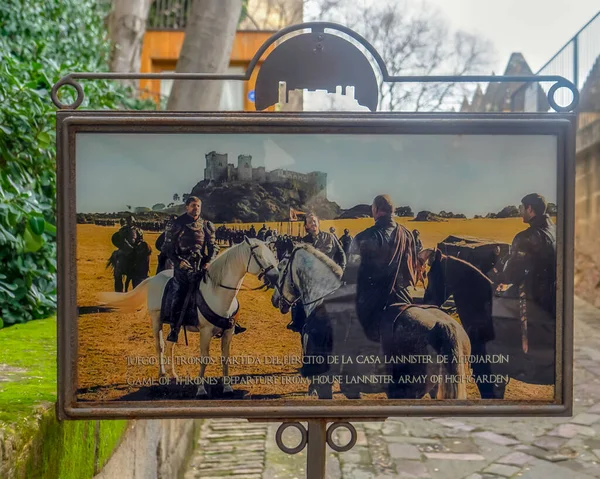 ALMODOVAR DEL RIO, İSPAN - 12 FERBUARY 2023: Taht Oyunları burada çekildi. Almodovar kalesi (Castillo de Almodvar del Ro). Almodovar del Rio, İspanya 12 Şubat 2023