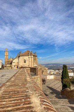ANTEQUERA, İspanya - 28 Aralık 2023: Antequera, İspanya 'nın tarihi Endülüs şehir merkezinde yürüyüş
