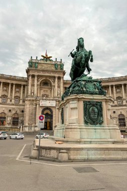 VIENNA, AUSTRIA - 18 Temmuz 2024: Avusturya 'nın Viyana kentindeki tarihi şehir merkezinde yürüyüş 18 Temmuz 2024