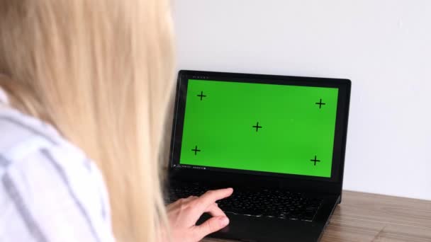 Освіта Онлайн Школа Концепція Дистанційного Навчання Студентка Зеленим Екраном Ноутбуці — стокове відео
