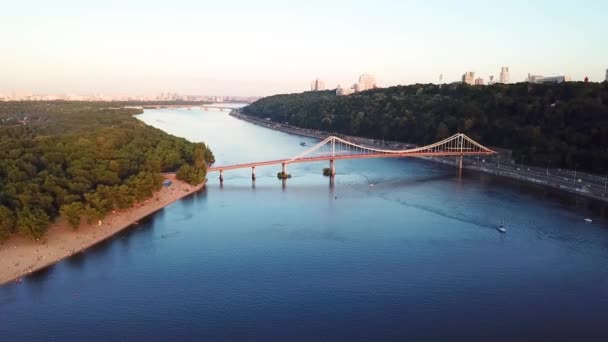 Vue Par Drone Arche Liberté Peuple Ukrainien Pont Piétonnier Kiev — Video