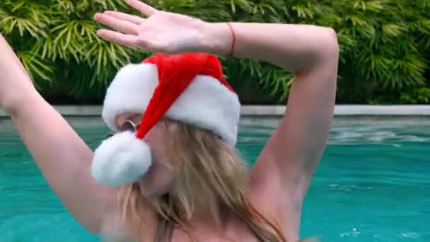 Joyful Young Blonde Woman Wears Santa Hat Red Bikini Sunglasses — Stock Video