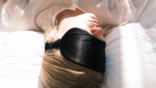 Restless Sleep Top View Sleeping Young Blonde Woman Wearing Blindfold — Videoclip de stoc