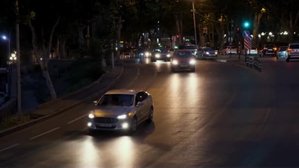 Estrada Movimentada Cidade Noite Tráfego Estrada Noite Trânsito Nocturno Tbilisi — Vídeo de Stock