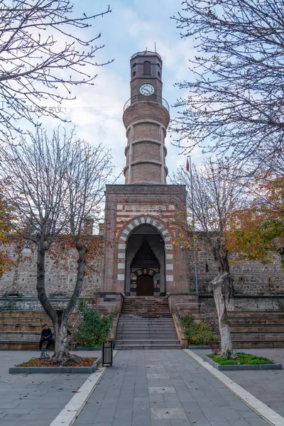 默齐丰钟楼 Merzifon Amasya 2022年11月27日 默齐丰钟楼 Merzifon Clock Tower 是一座钟楼 座落在默齐丰市中心的Celebi 免版税图库图片