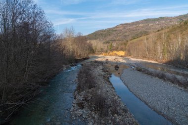 Türkiye 'nin Bartin kentinde küçük bir dere akıyor