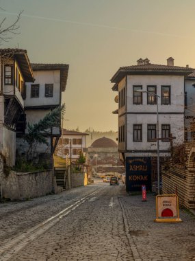 Safranbolu, Karabuk, Türkiye - 29 Aralık 2022: Cinci banyosu geçmişi olan geleneksel Türk evleri