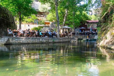 Safranbolu, Karabuk, Türkiye - 22 Haziran 2024: Taş değirmeni saklı cennet gezinti güvertesi
