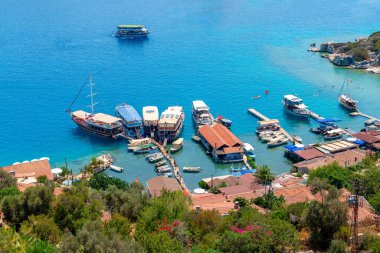 Demre, Antalya, Türkiye - 7 Ağustos 2024: Simena Şatosu 'ndan deniz ve günlük tekne turları)