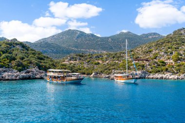 Antalya, Türkiye 'deki Kekova tekne turuna iki tekne demir attı