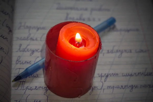 Горить Свічка Шкільному Записнику Затемнення Через Війну Україні — стокове фото