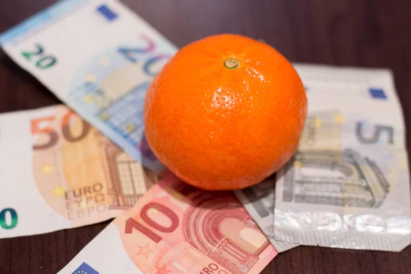 Pomeranč Bankovkách Nárůst Cen Potravin Ukrajině Důsledku Války — Stock fotografie
