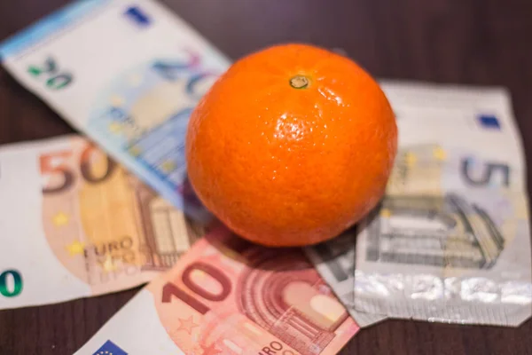 Orange on banknotes. The rise in food prices in Ukraine due to the war